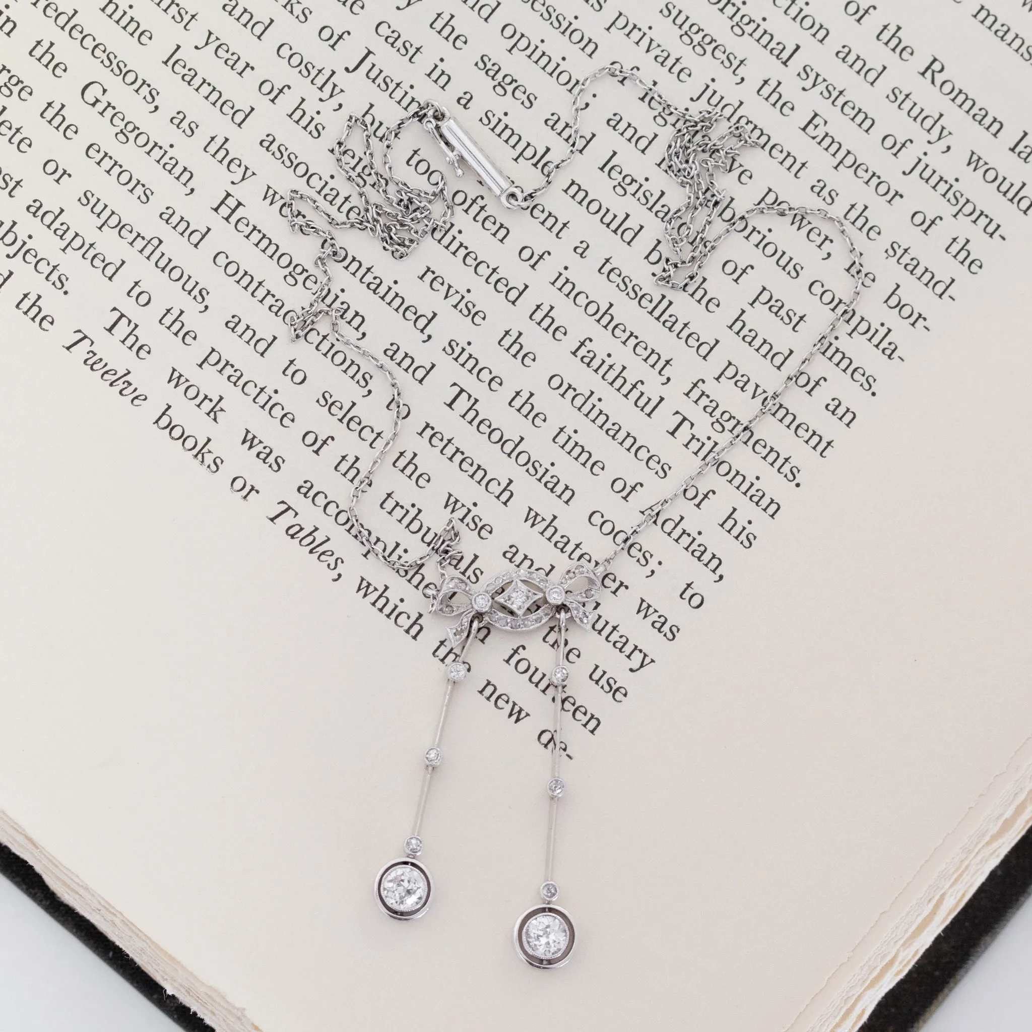 .96ctw Antique Diamond Bow Négligée Necklace
