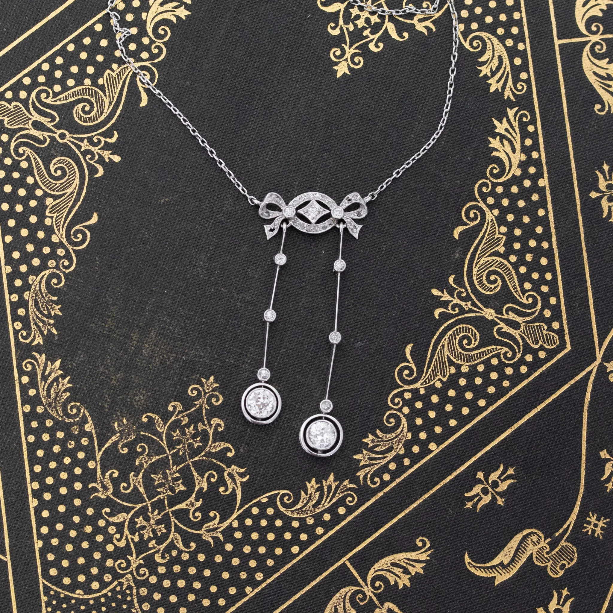 .96ctw Antique Diamond Bow Négligée Necklace