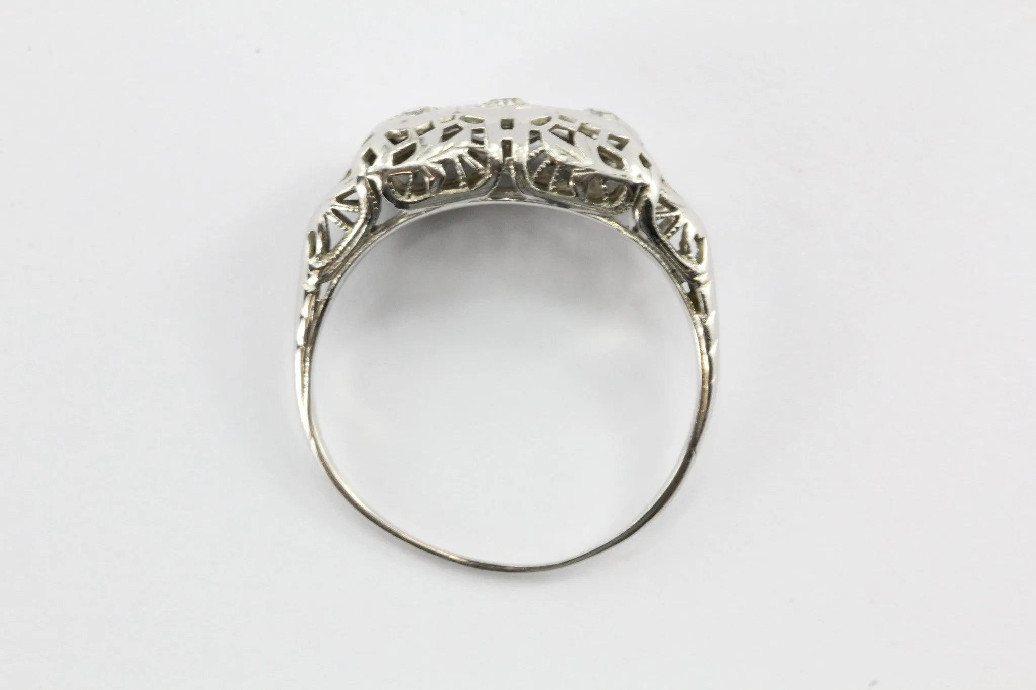 Antique Art Deco 18K White Gold & Diamond Ring