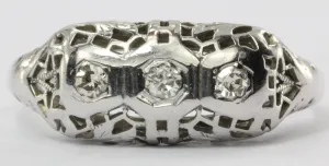 Antique Art Deco 18K White Gold & Diamond Ring