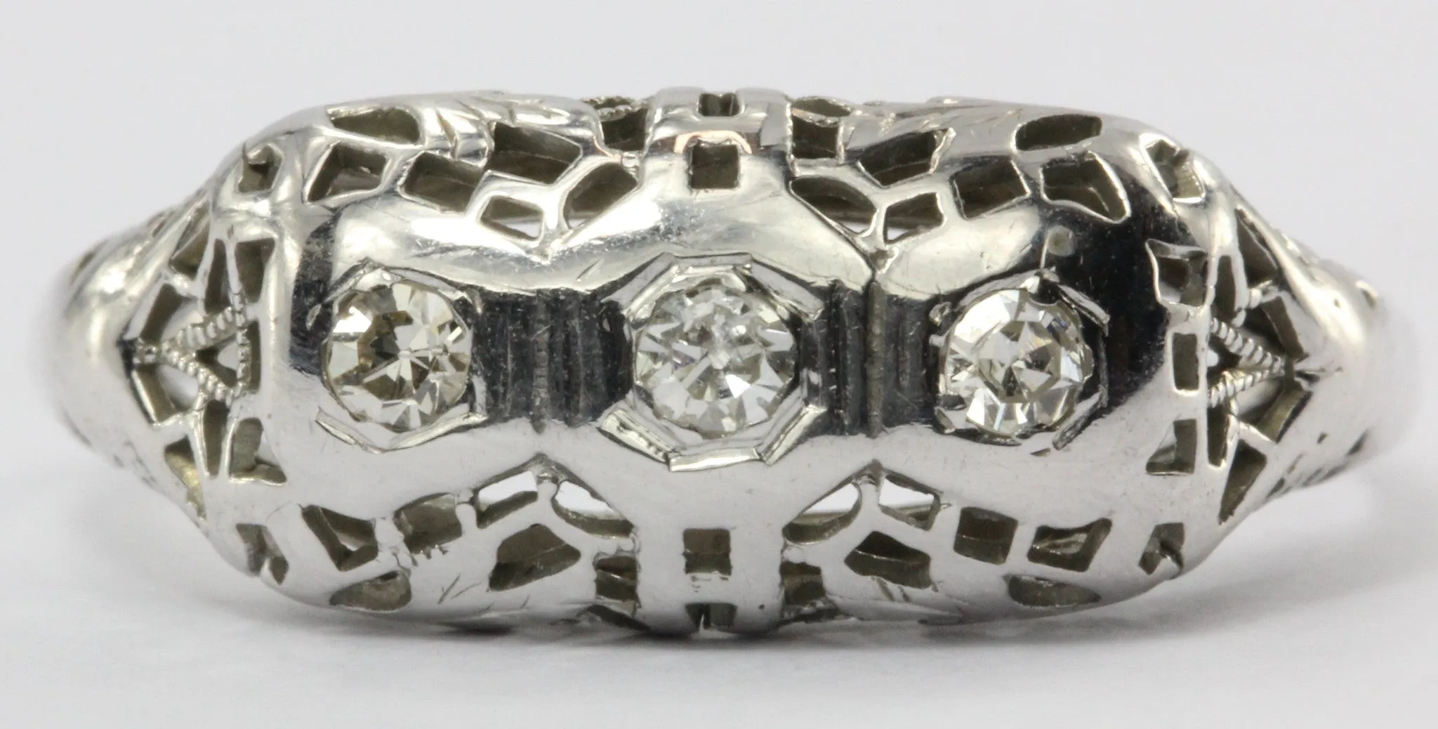 Antique Art Deco 18K White Gold & Diamond Ring