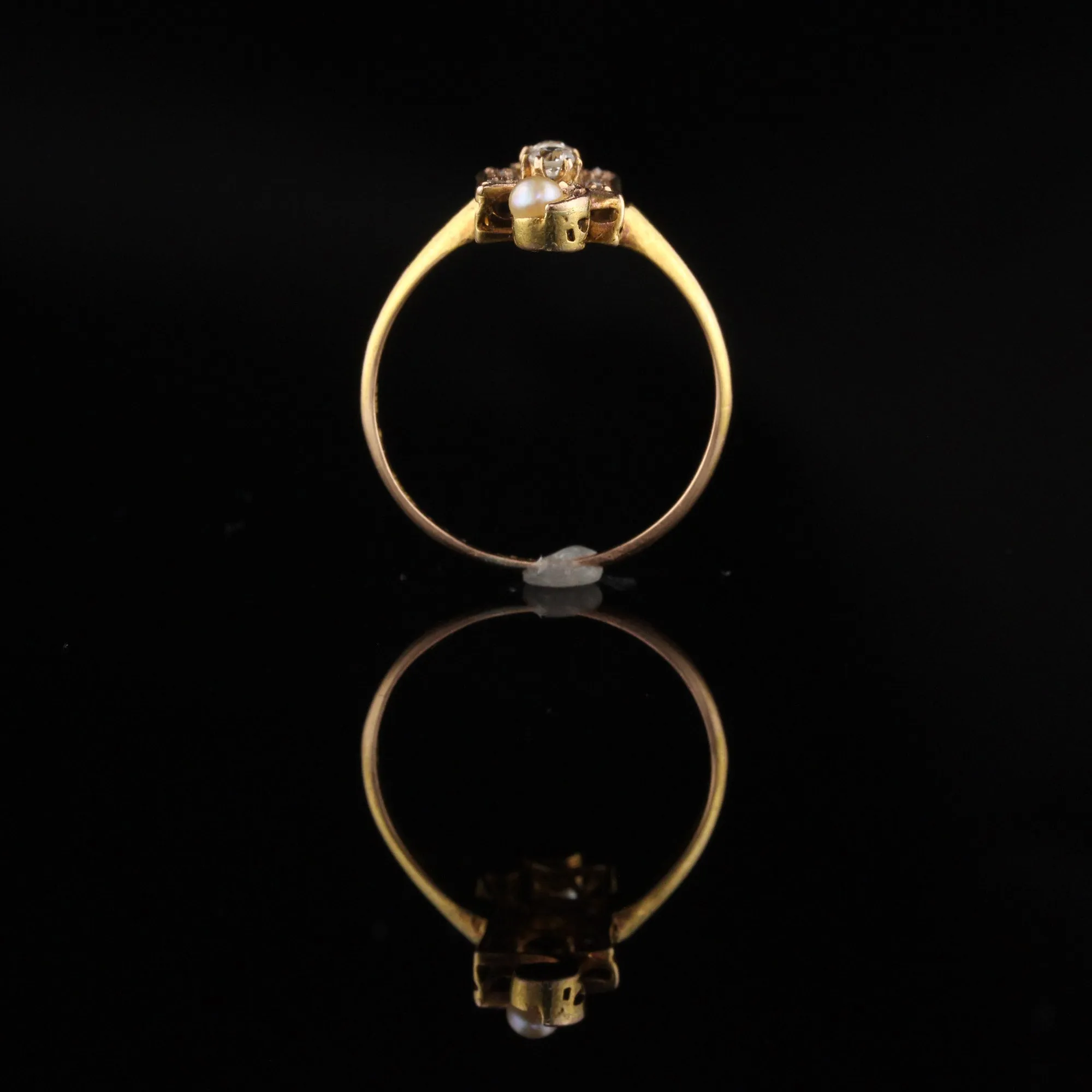 Antique Victorian 18K Yellow Gold Pearl and Rose Cut Diamond Ring