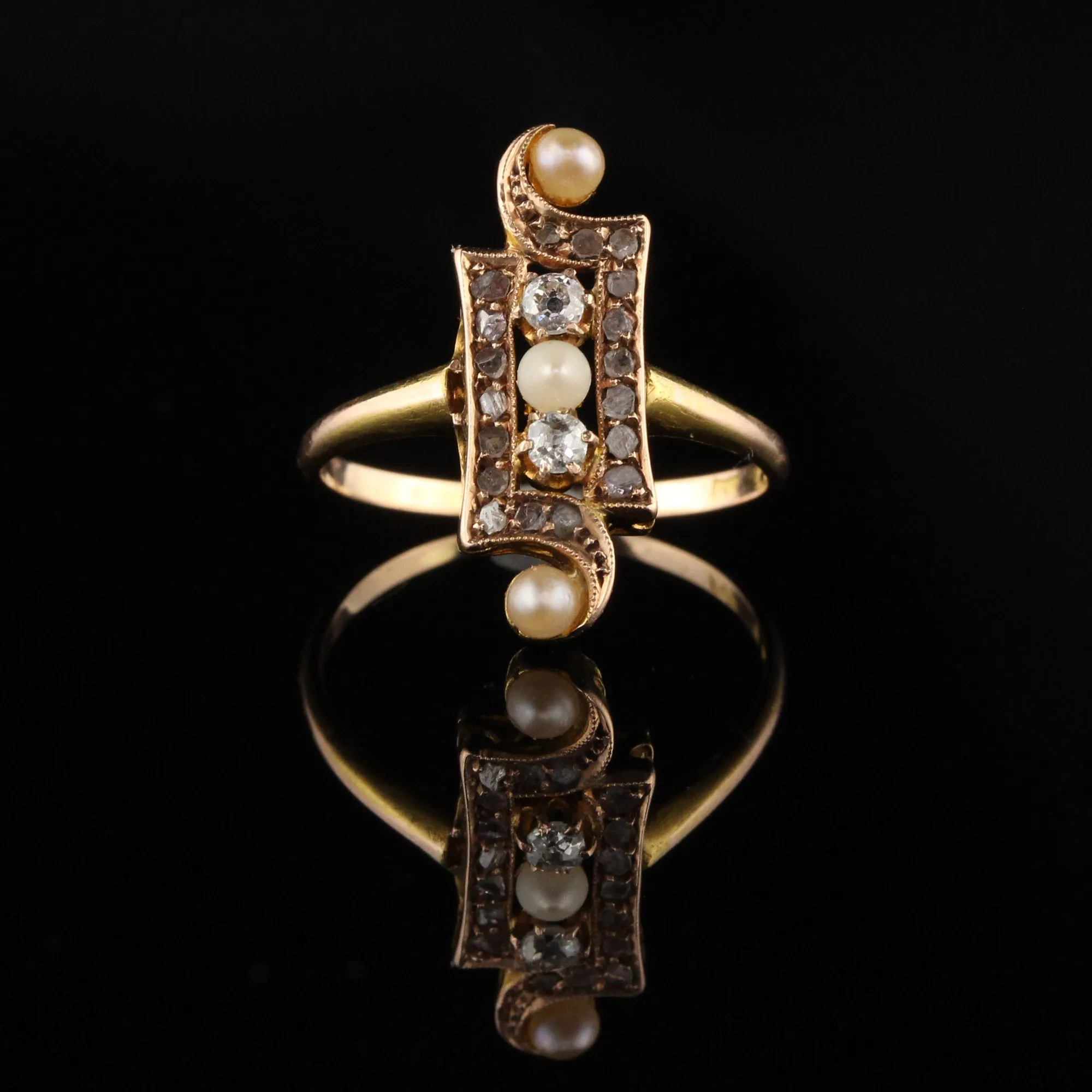 Antique Victorian 18K Yellow Gold Pearl and Rose Cut Diamond Ring