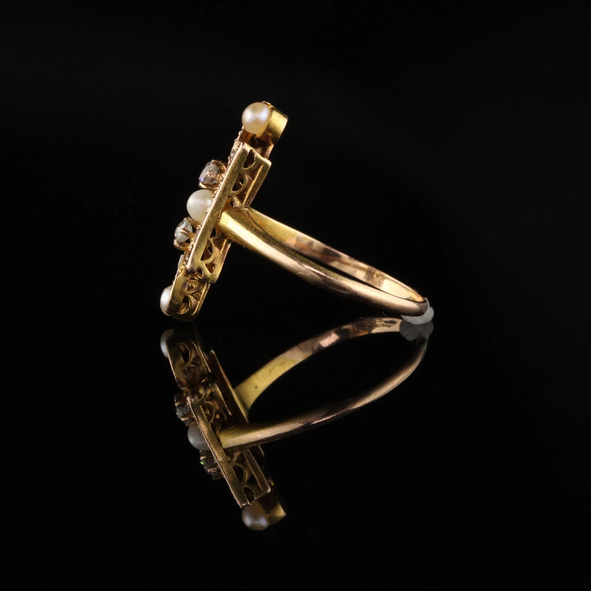 Antique Victorian 18K Yellow Gold Pearl and Rose Cut Diamond Ring