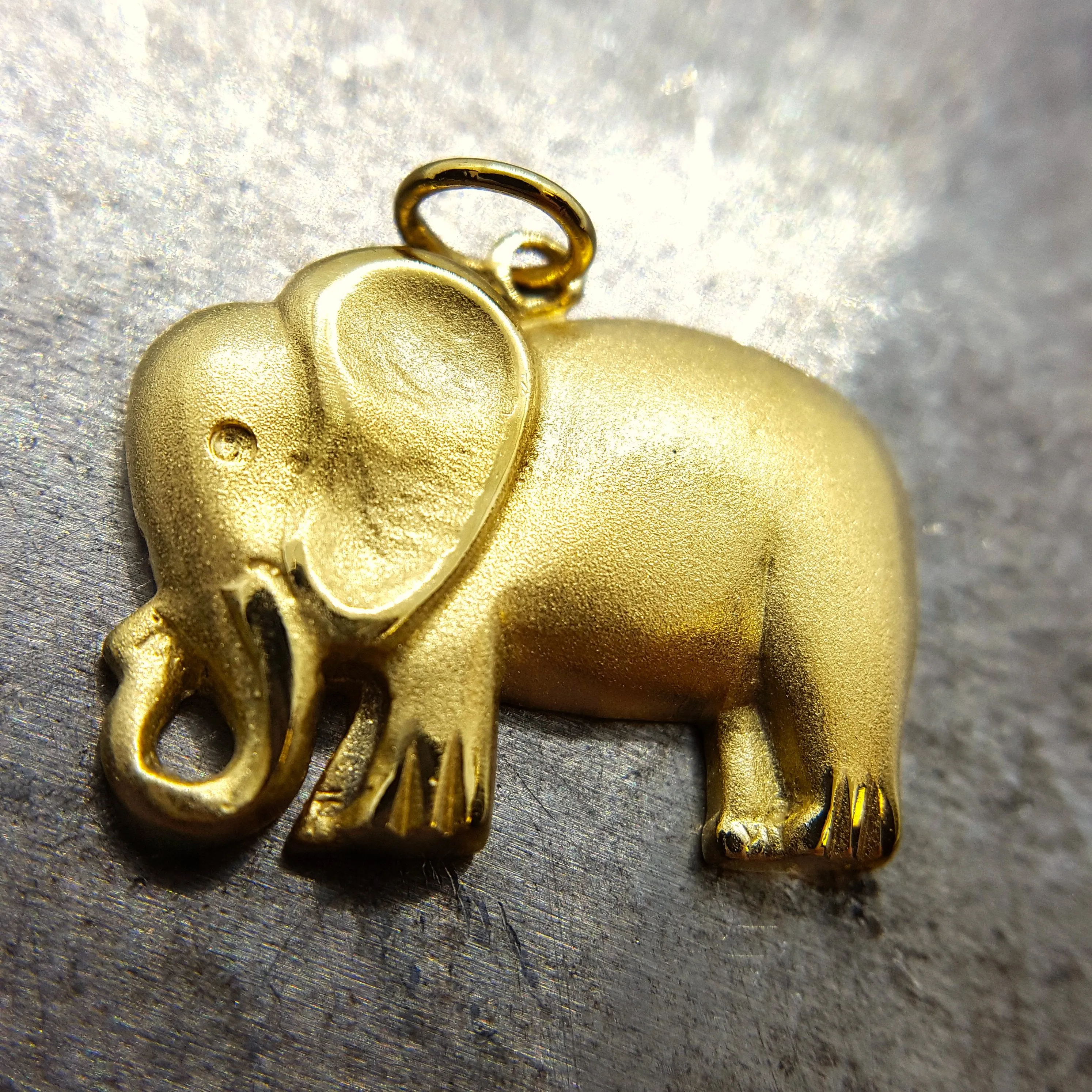 Baby Elephant Pendant - 18k Yellow Gold