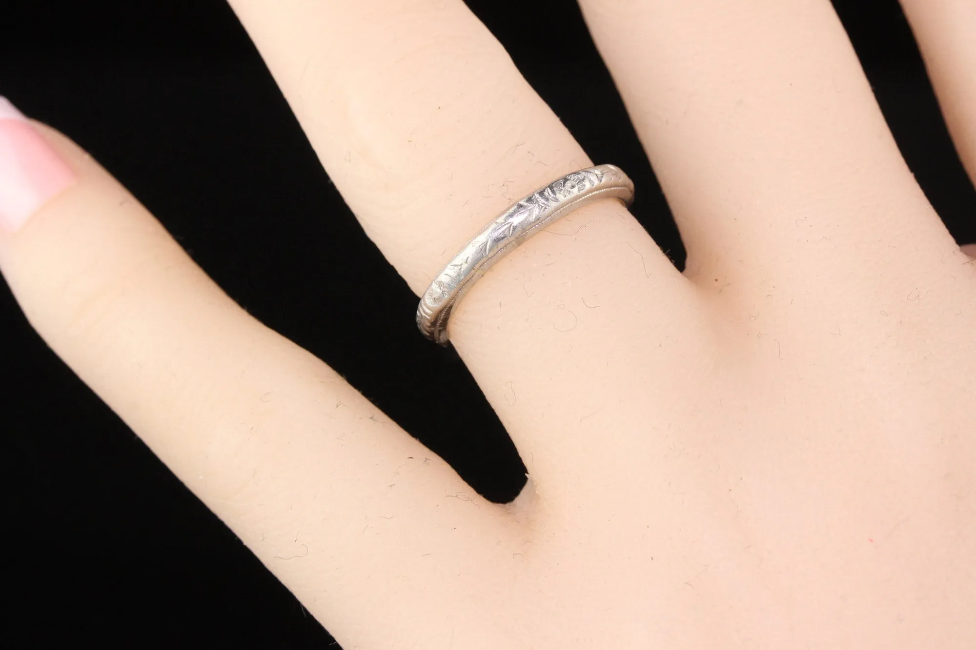 Circa 1899 - Antique Victorian Engraved Platinum And 18K Yellow Gold Wedding Band - Size 5 1/4