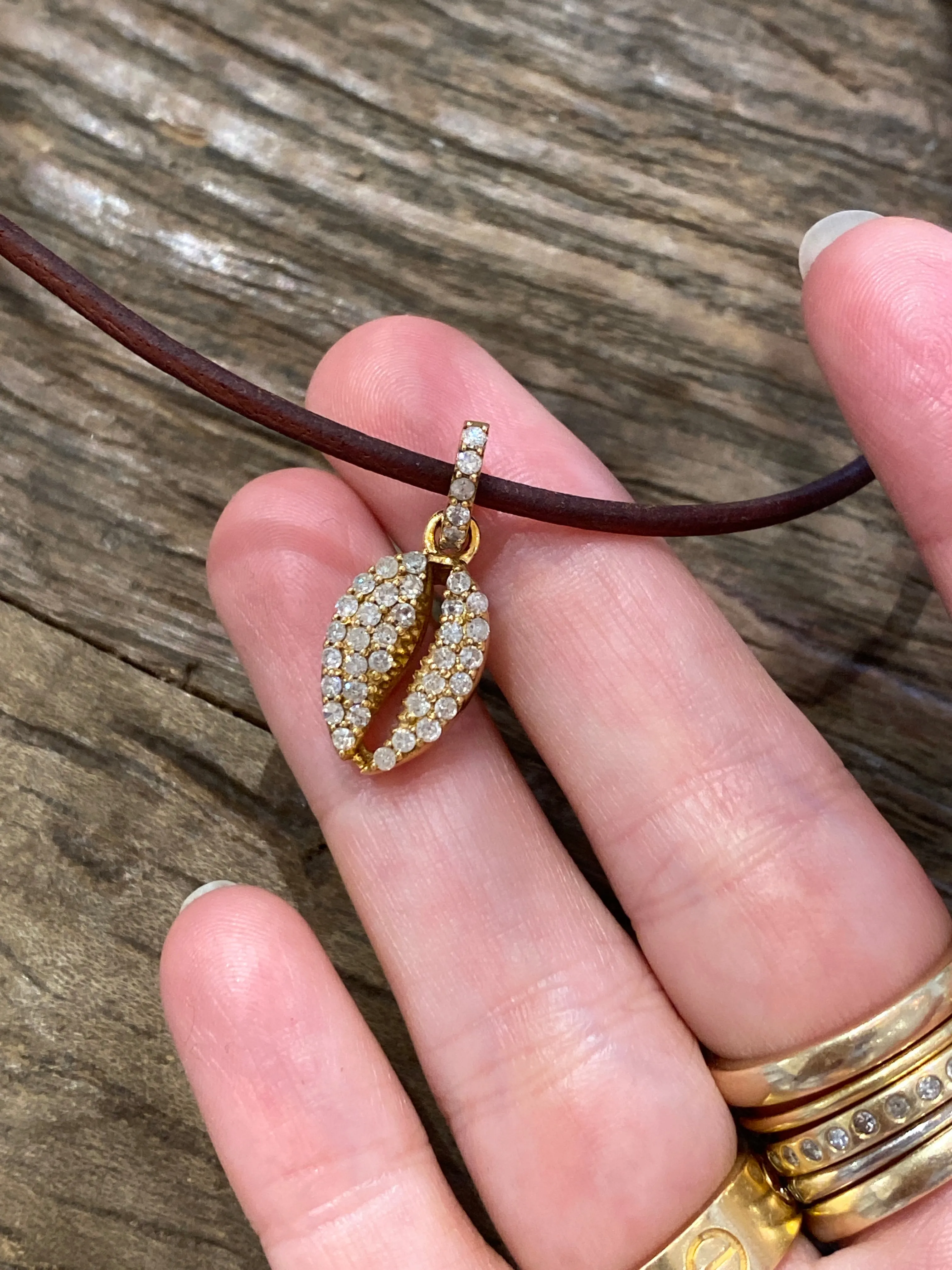 Diamond Shell Choker