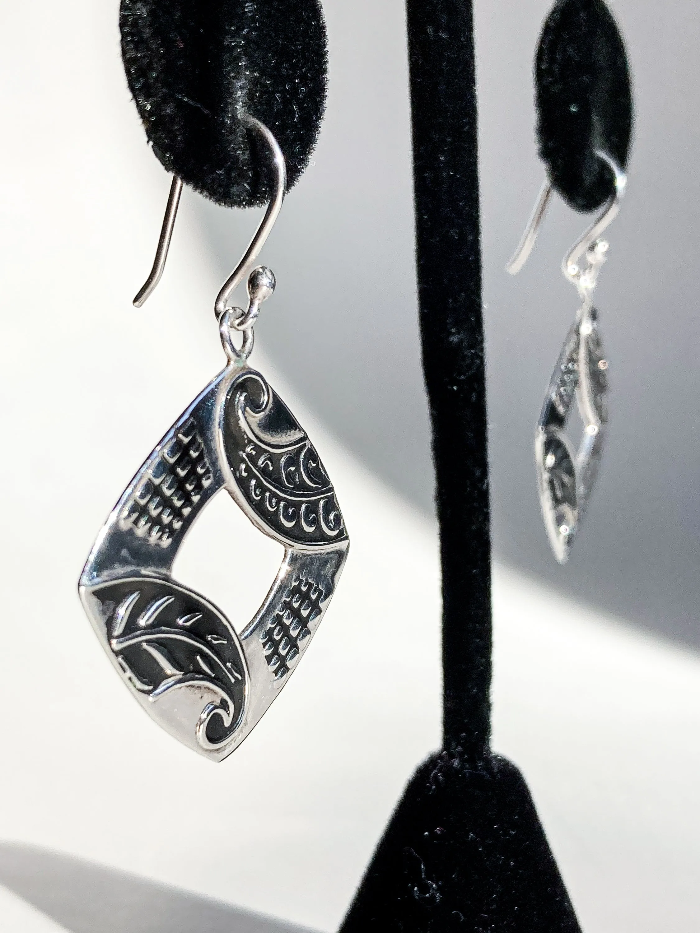 Ninos DeChammo Mexico Sterling Silver Oxidized Leaf Dangle Earrings