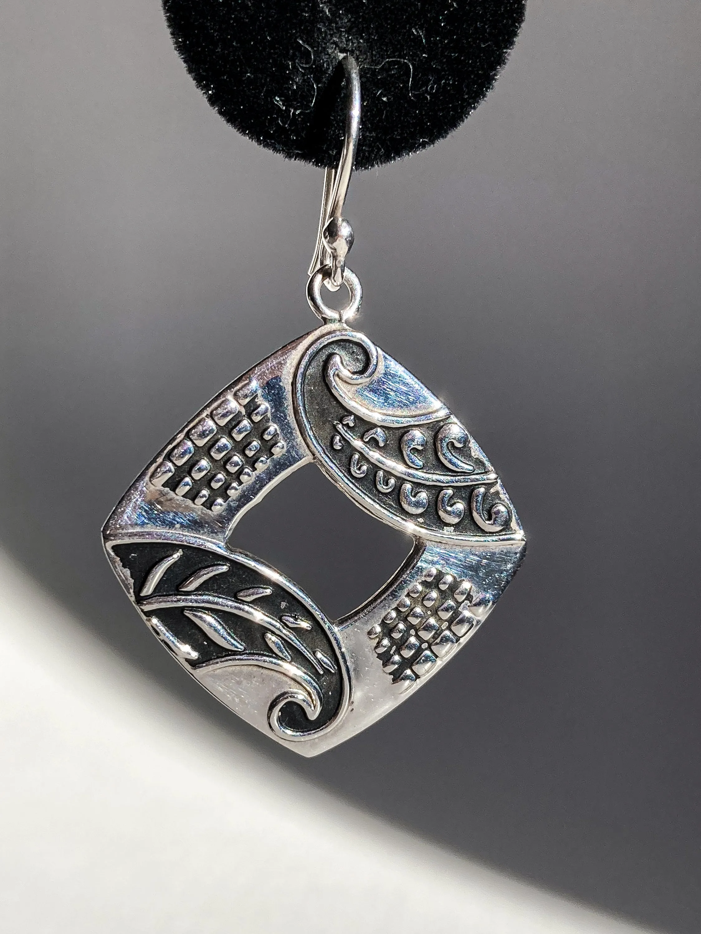 Ninos DeChammo Mexico Sterling Silver Oxidized Leaf Dangle Earrings