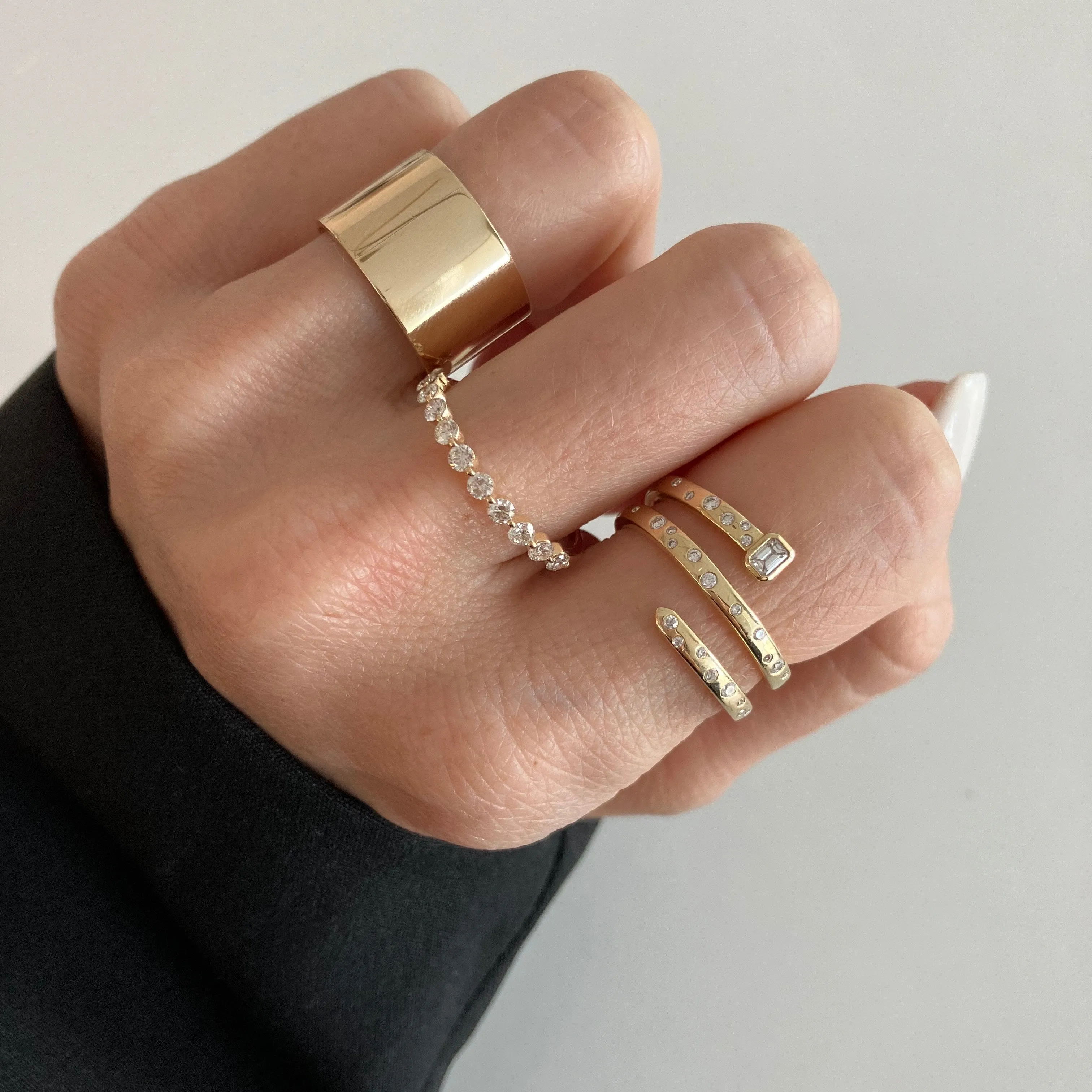 Swirl Scattered Diamond Ring