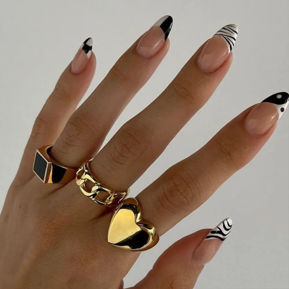 THE HEART RING
