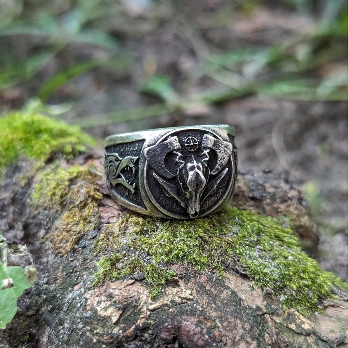 Viking wolf skull signet bronze ring