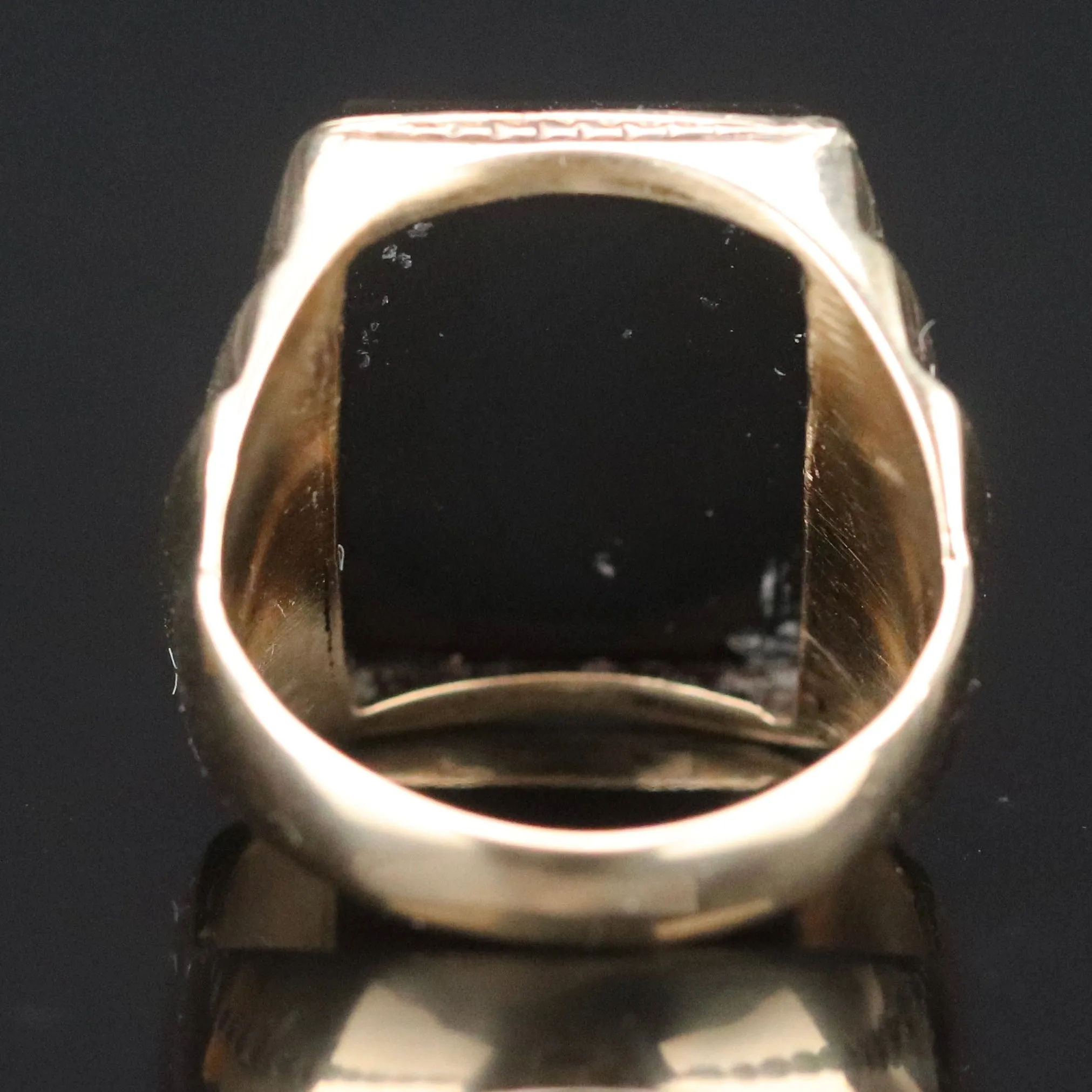 Vintage onyx intaglio ring in yellow gold