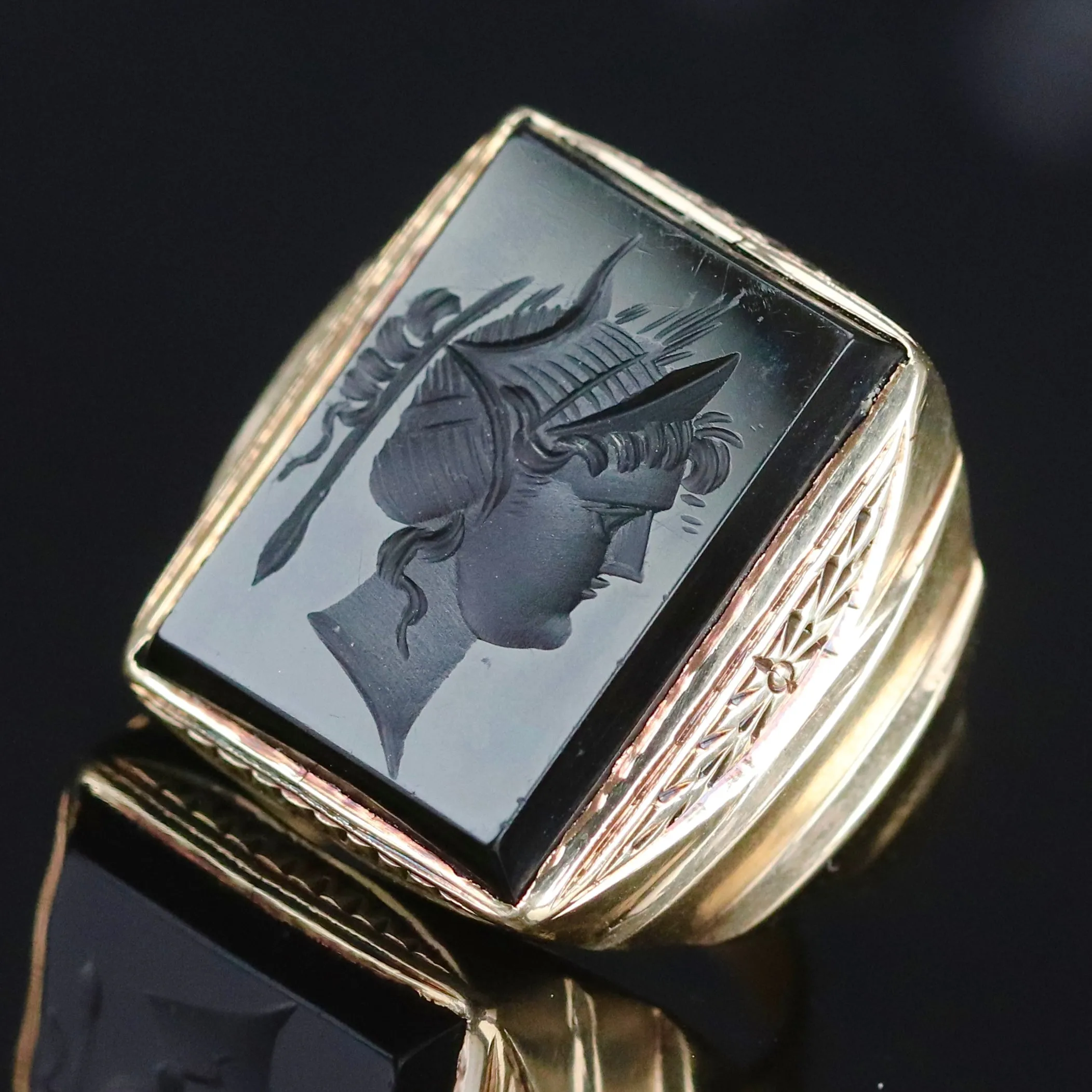 Vintage onyx intaglio ring in yellow gold