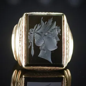 Vintage onyx intaglio ring in yellow gold