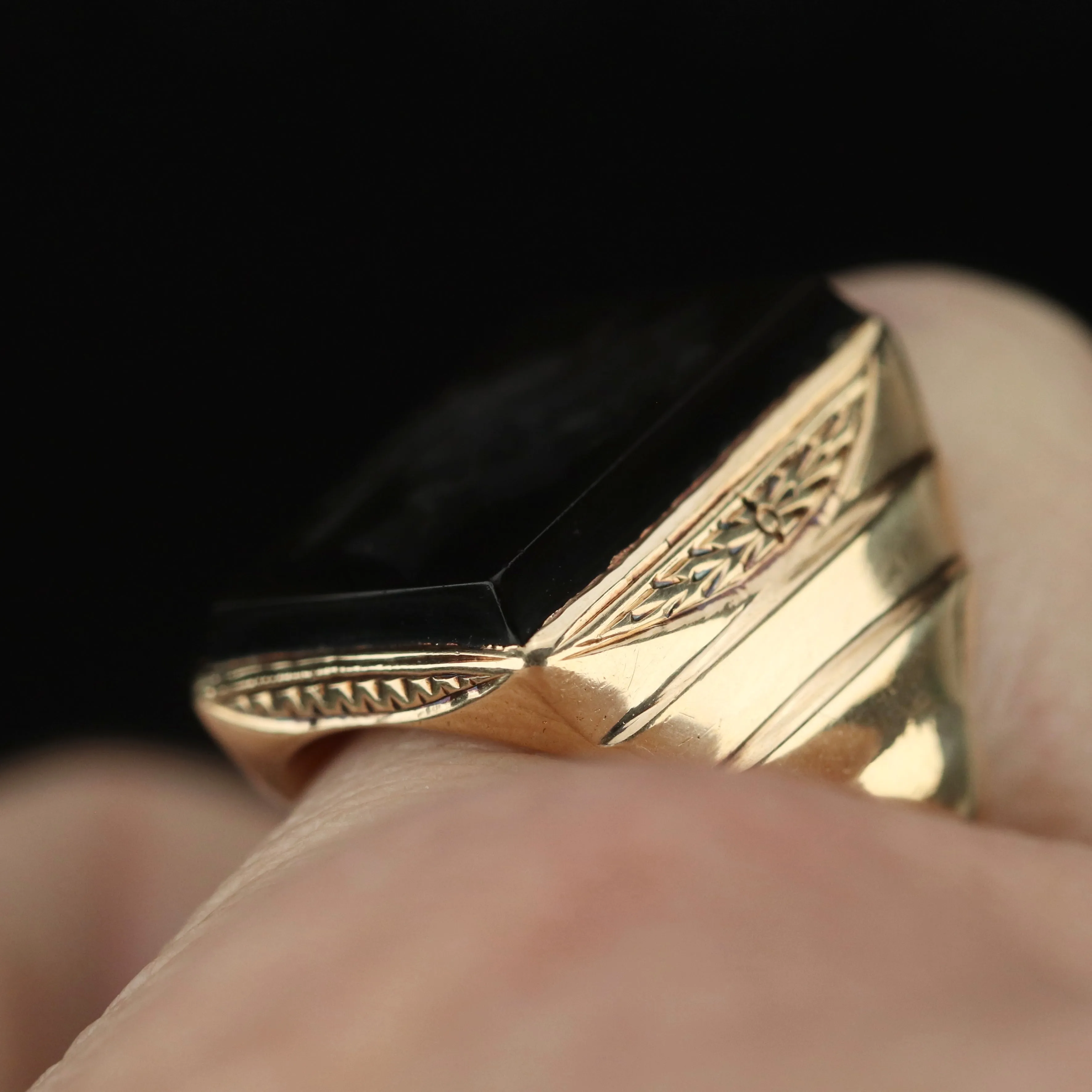 Vintage onyx intaglio ring in yellow gold