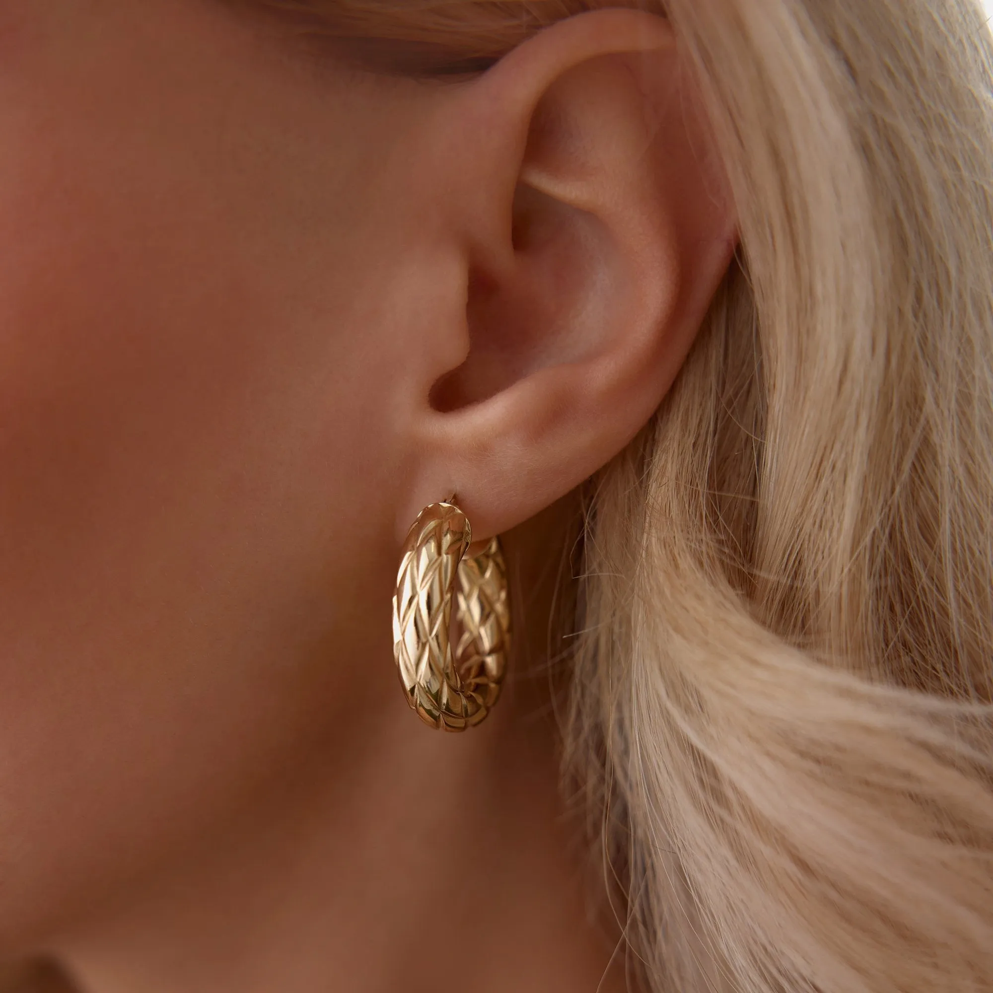 Wall Bombe Hoop Earring