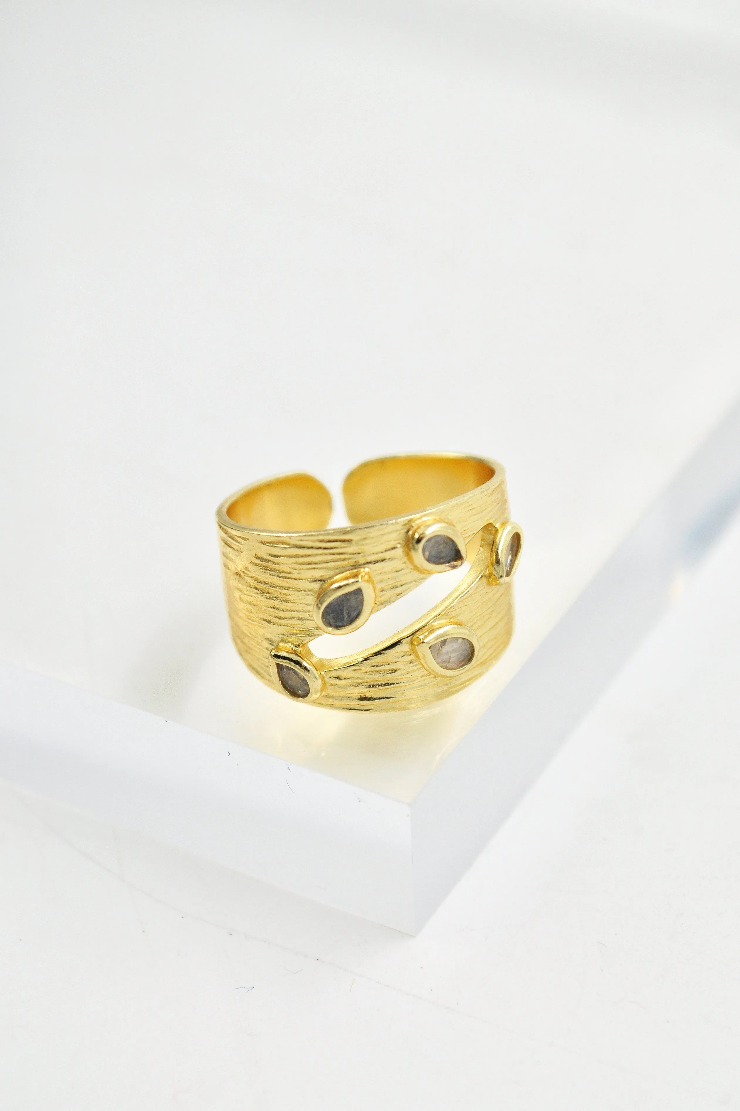 Zeus Ring